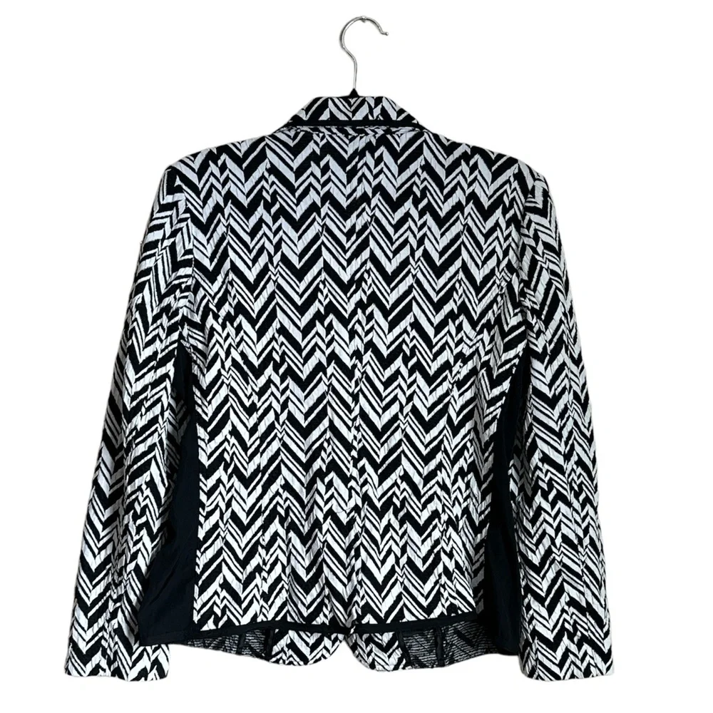 Chico’s Textured Pattern Blazer - Picture 5 of 10